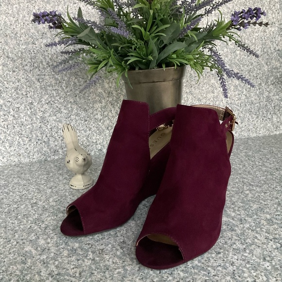 Guess Suede Wedge Shoes - Picture 2 of 5